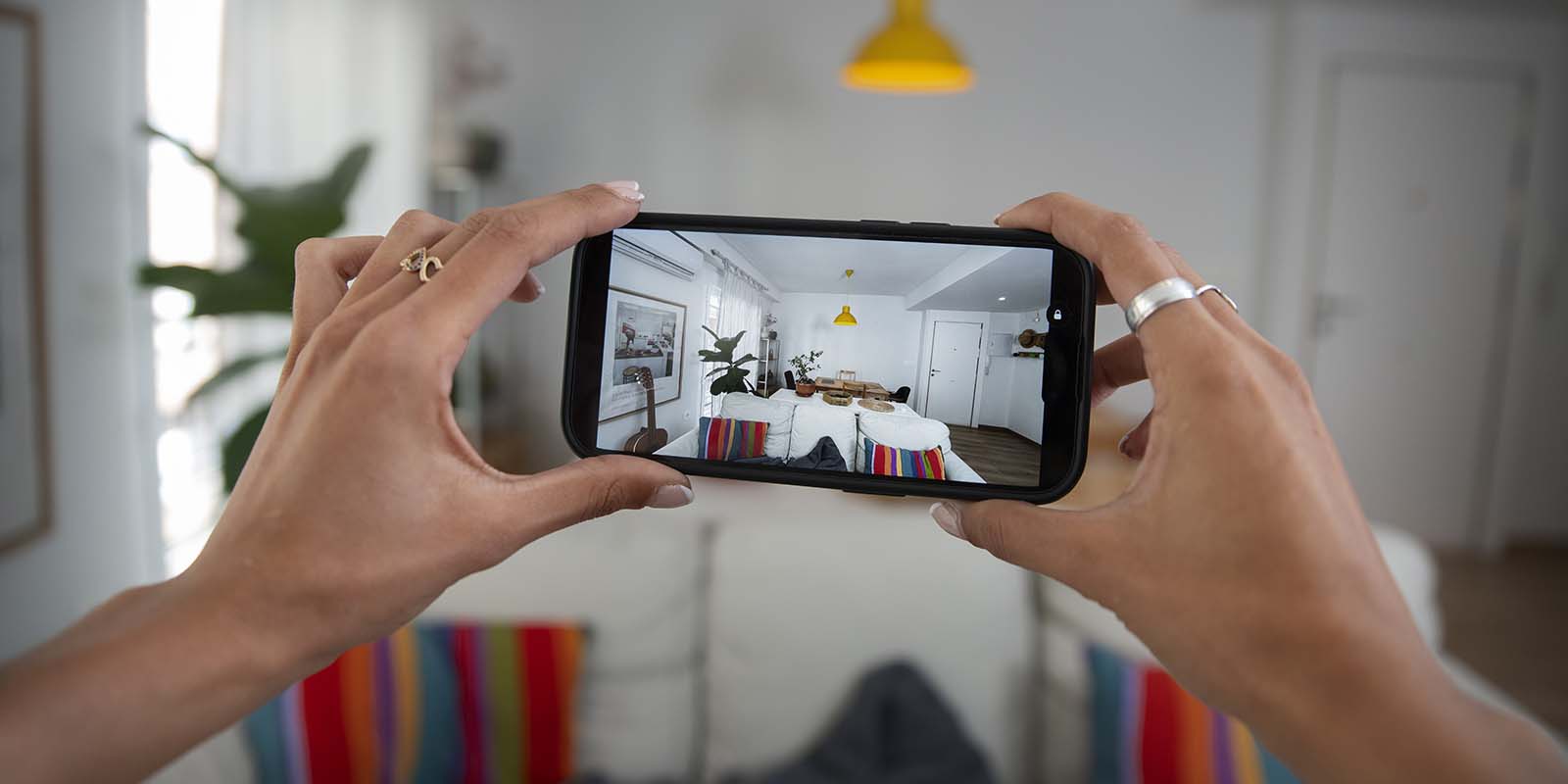 Fotografías y vídeos profesionales aumentan hasta en un 50% las solicitudes de visita. Gisela Juarez cuenta con el conocimiento y el equipo adecuado.